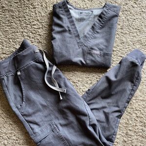 FIGS S petite jogger pant & XS scrub top SET